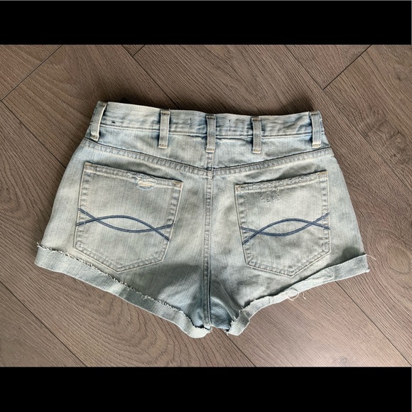 NEW Abercrombie & Fitch High-Rise Denim Shorts - Picture 3 of 3
